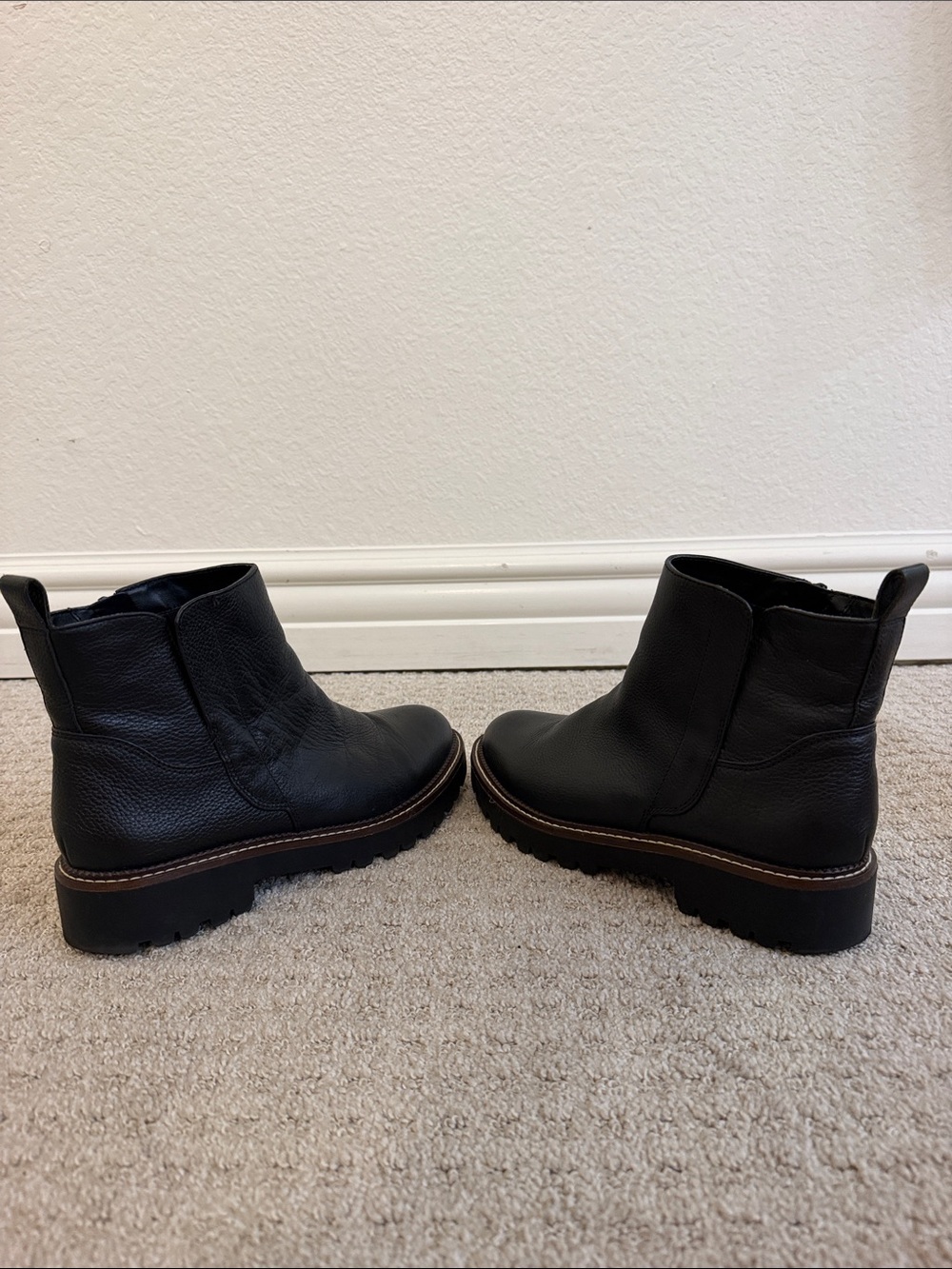 Nordstrom Black Water Resistant Leather Booties Zip Up 8.5- Lug Rubber Sole - Picture 5 of 9